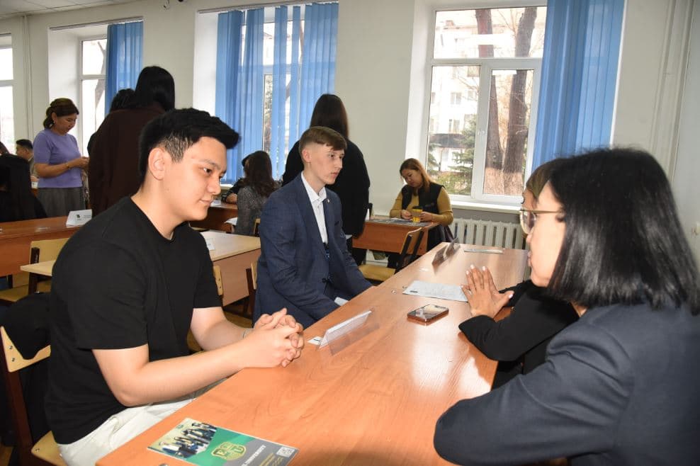 ESIL UNIVERSITY-де жастарға арналған бос жұмыс орындары жәрмеңкесі өтті