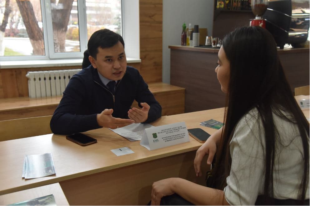 ESIL UNIVERSITY-де жастарға арналған бос жұмыс орындары жәрмеңкесі өтті