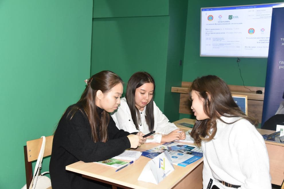 ESIL UNIVERSITY-де жастарға арналған бос жұмыс орындары жәрмеңкесі өтті