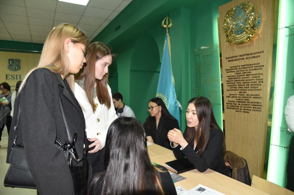 ESIL UNIVERSITY-де жастарға арналған бос жұмыс орындары жәрмеңкесі өтті