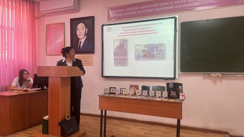 Esil University-де Ұлттық банктің Орталық филиалы директорының орынбасарының қатысуымен дөңгелек үстел өтті