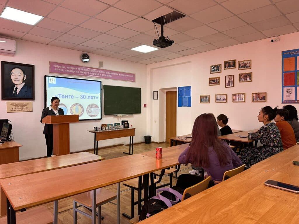 Esil University-де Ұлттық банктің Орталық филиалы директорының орынбасарының қатысуымен дөңгелек үстел өтті
