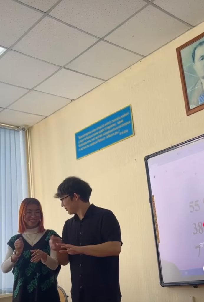 Esil University студенттеріне шешендік өнер бойынша шеберлік сыныбы өткізілді