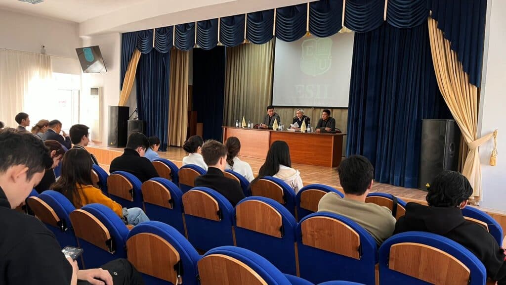 Астана қаласы полиция департаментінің қызметкерімен кездесу