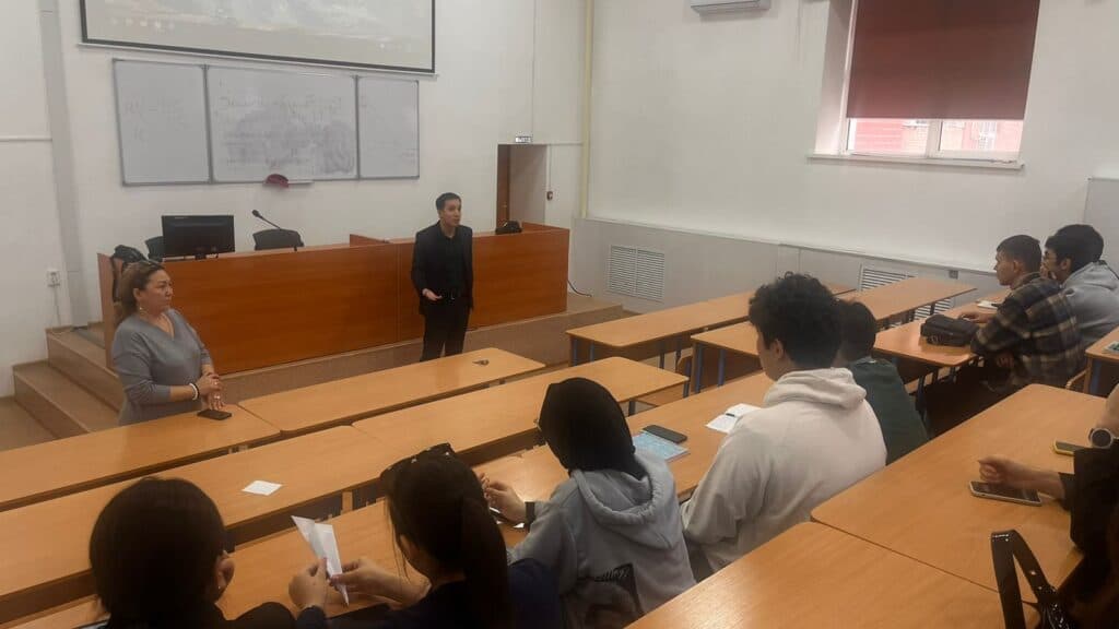 与 Esil University 毕业生的会面