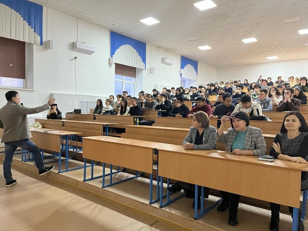 The Department of Economics and Marketing Organized a Lecture with Entrepreneur Albert Ni