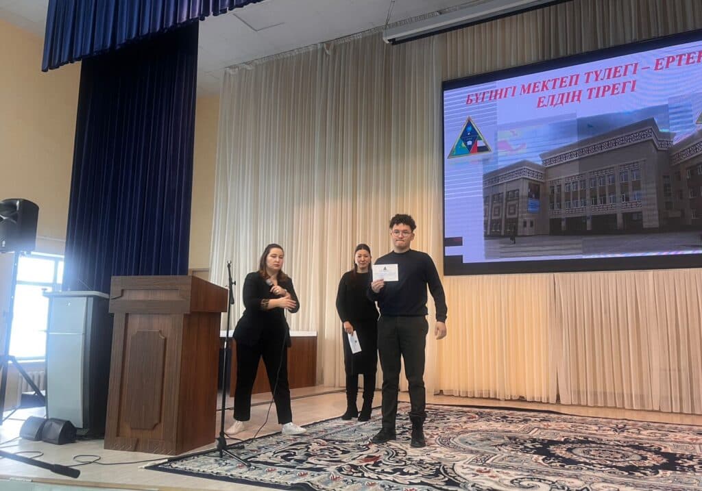 Esil University 参加高校展览会