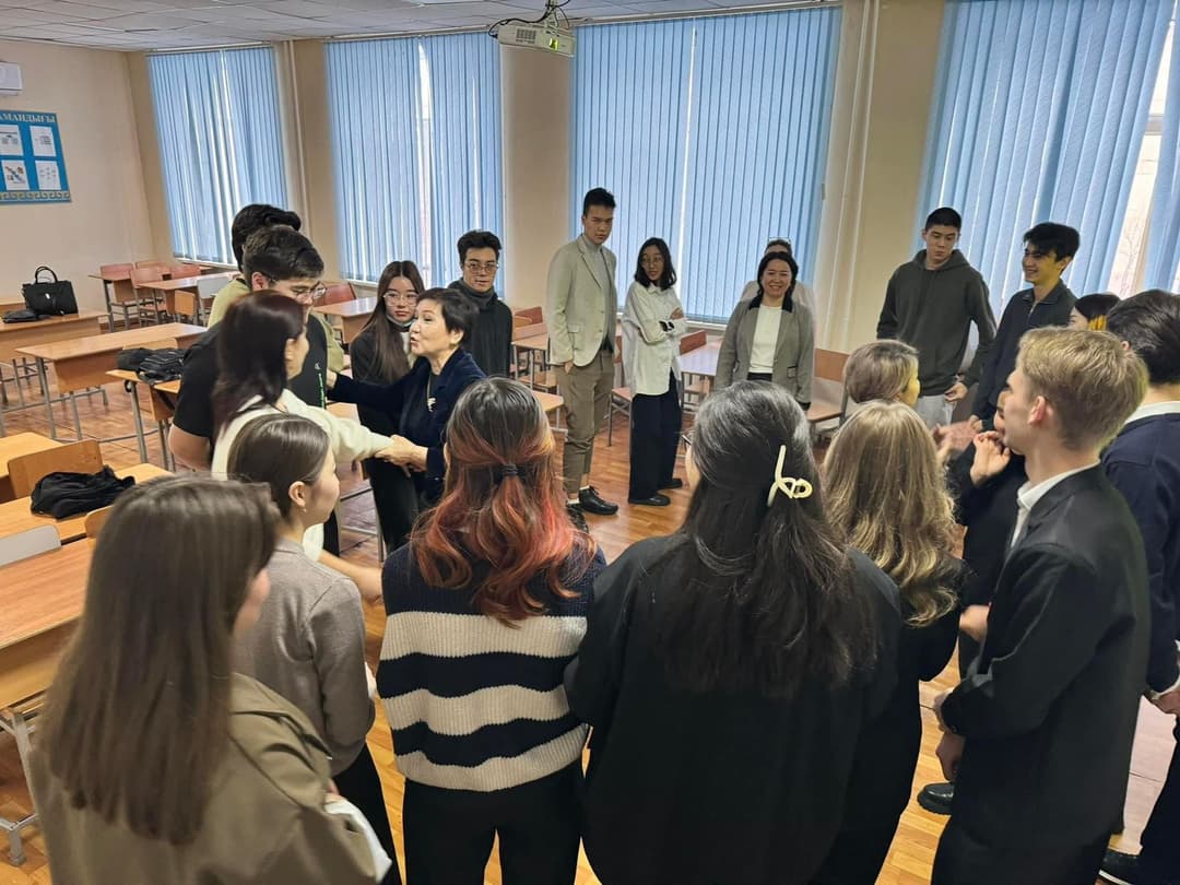 学校举办了关于“Менің бауырым”项目实施的研讨会