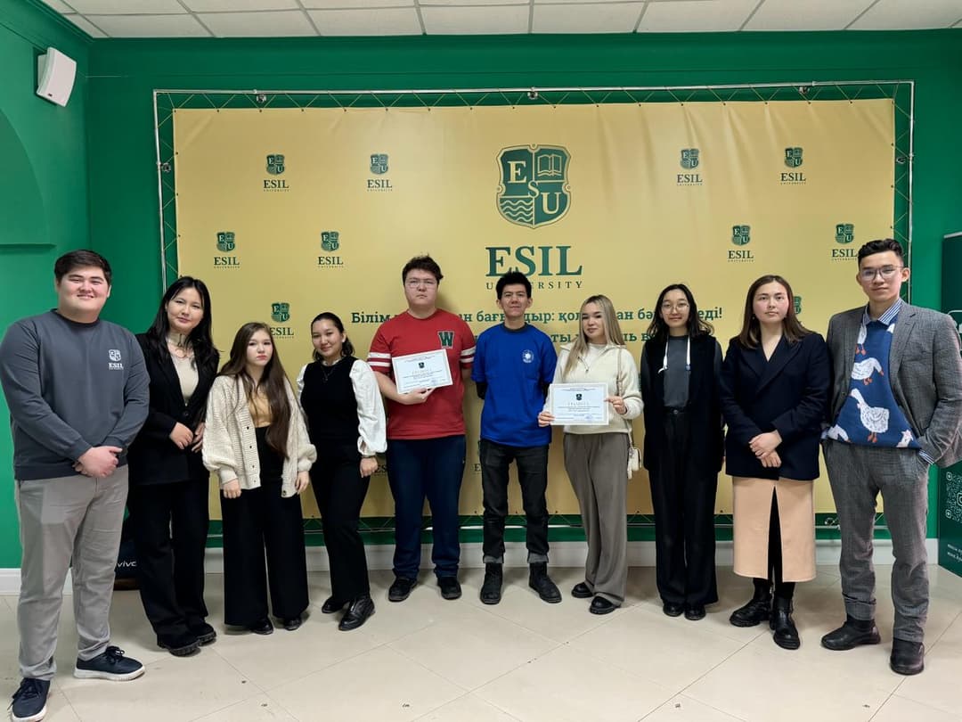 Esil University 举办辩论赛