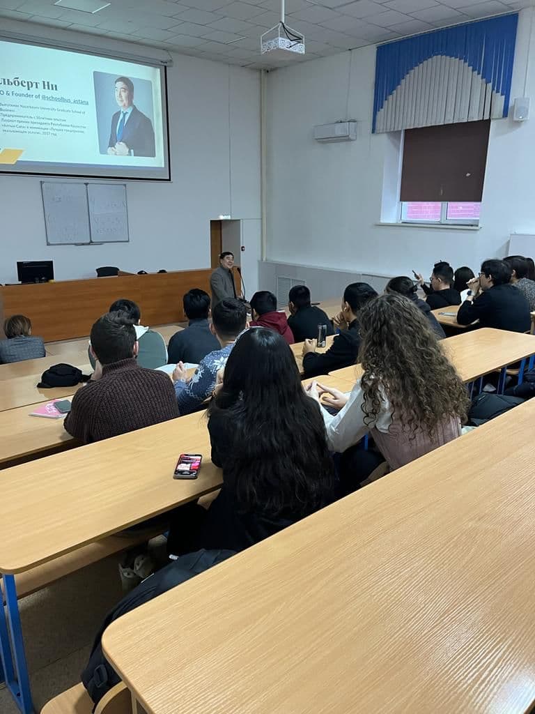 The Department of Economics and Marketing Organized a Lecture with Entrepreneur Albert Ni