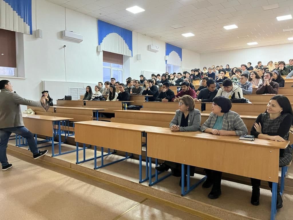 The Department of Economics and Marketing Organized a Lecture with Entrepreneur Albert Ni