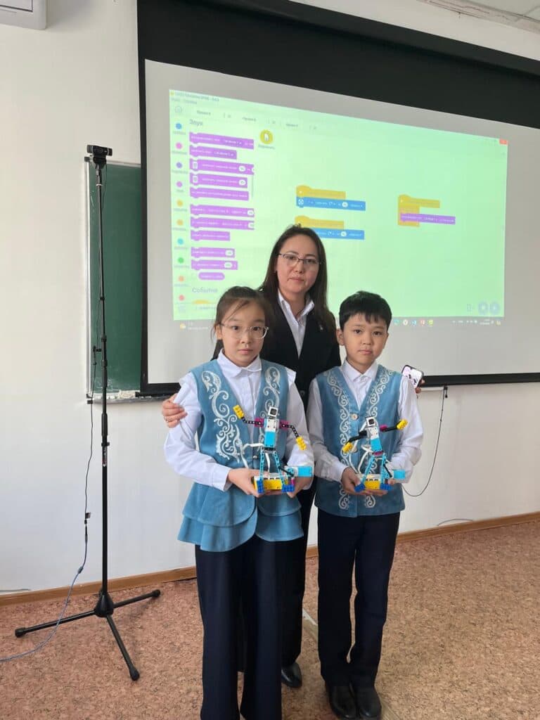 Esil University-дегі шеберлік сыныбы: «LEGO Education SPIKE Prime. Биші робот»