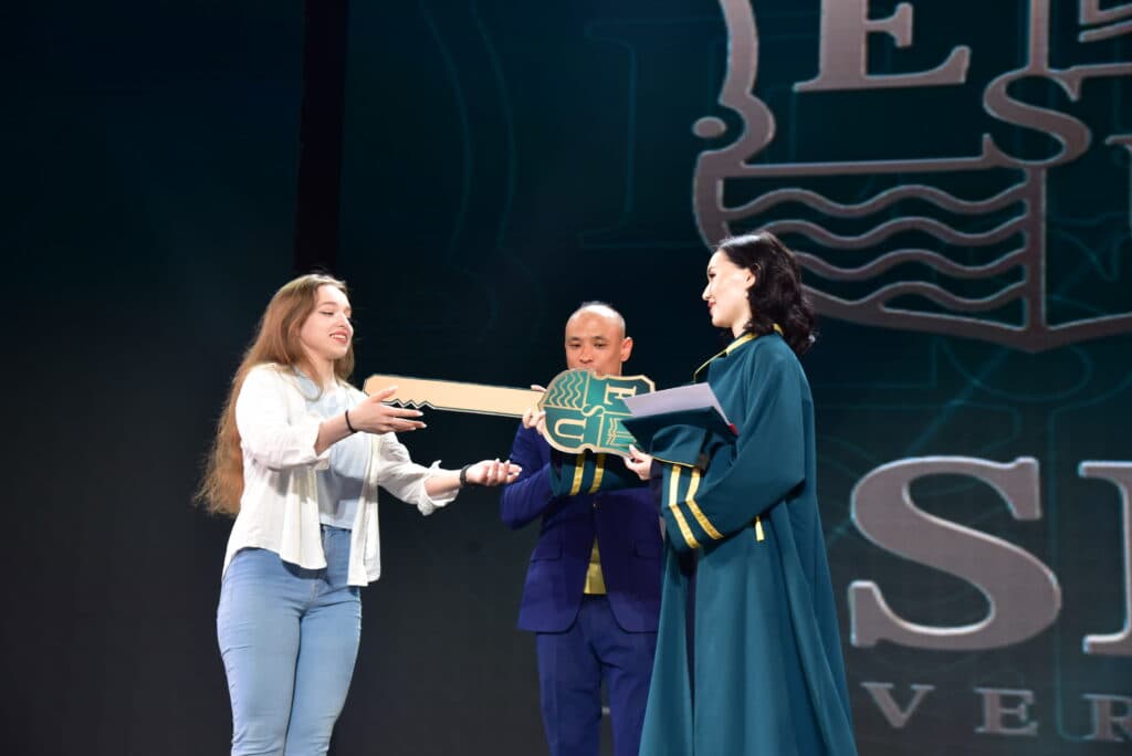 学业之路的终点:Esil University 的毕业典礼