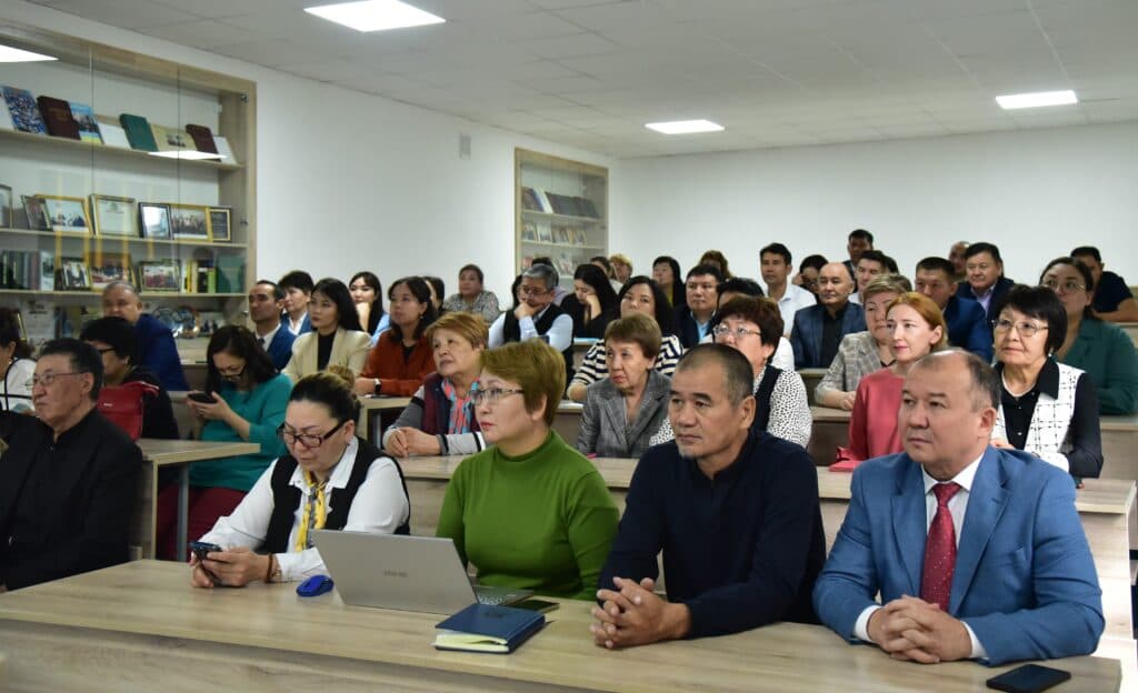 Esil University ұжымы мен студенттер ҚР Президентінің Жолдауын тыңдады