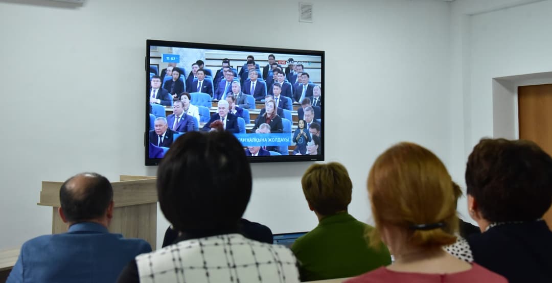 Esil University ұжымы мен студенттер ҚР Президентінің Жолдауын тыңдады