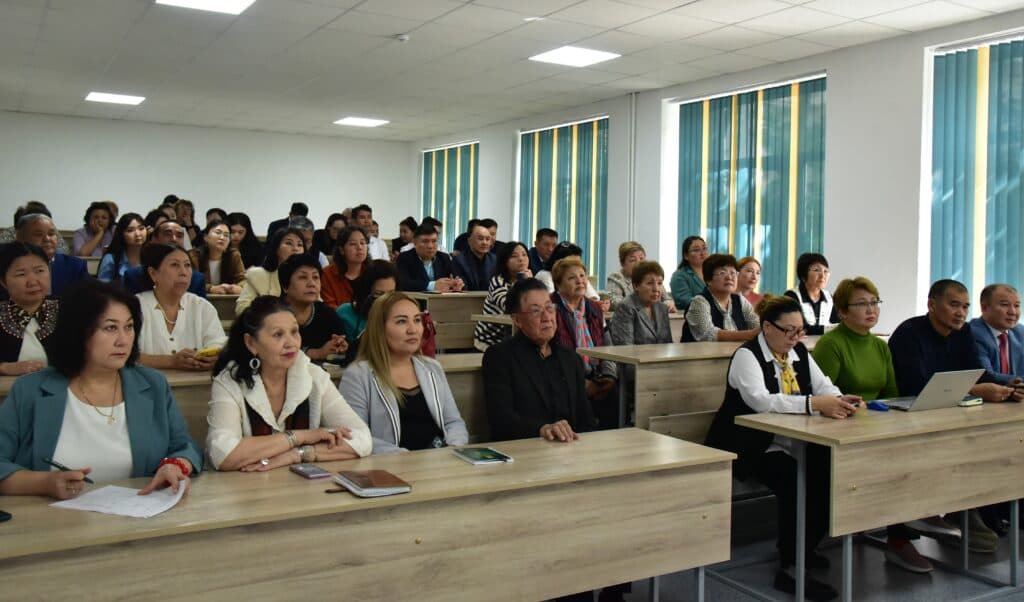 Esil University ұжымы мен студенттер ҚР Президентінің Жолдауын тыңдады