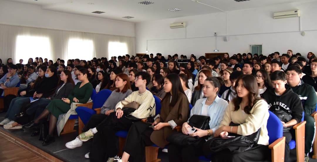 反腐败局在「廉洁时刻」行动框架下在 Esil University 举办会面