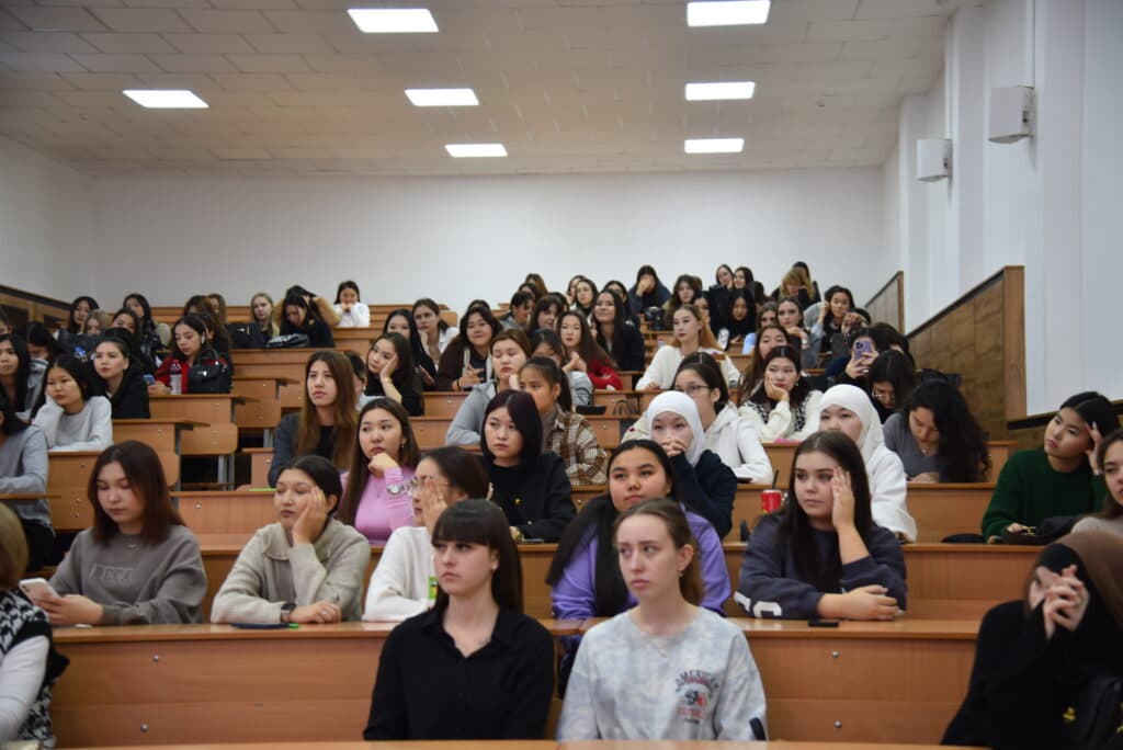 Esil University 举办生殖健康培训
