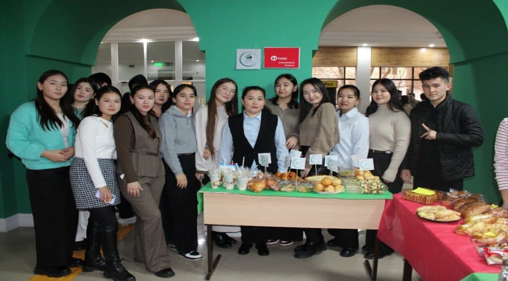 ESIL UNIVERSITY 慈善义卖