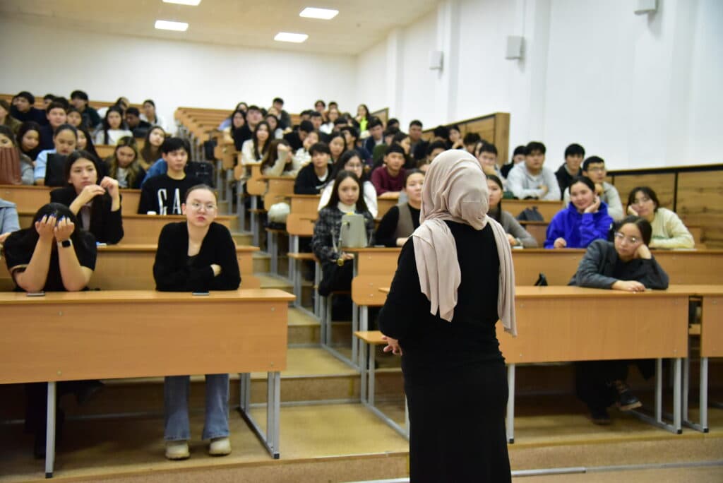 Esil University-де «Отбасы және қоғам» жобасы аясында ақпараттық дәріс өтті