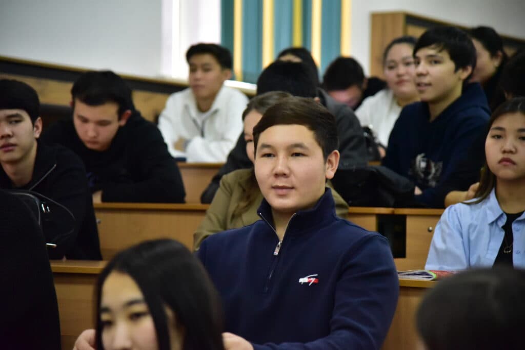 Esil University-де «Отбасы және қоғам» жобасы аясында ақпараттық дәріс өтті
