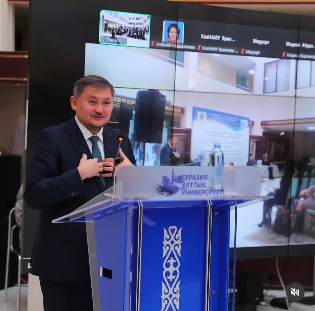 Еуразия ұлттық университетінде әлеуметтік қызметкерлерді даярлау мәселесі талқыланды