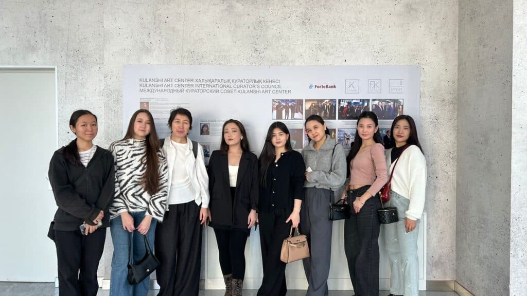 Exploring the Interaction of Art and Tourism: Students Visited an Exhibition at FORTE KULANSHI ART SPACE