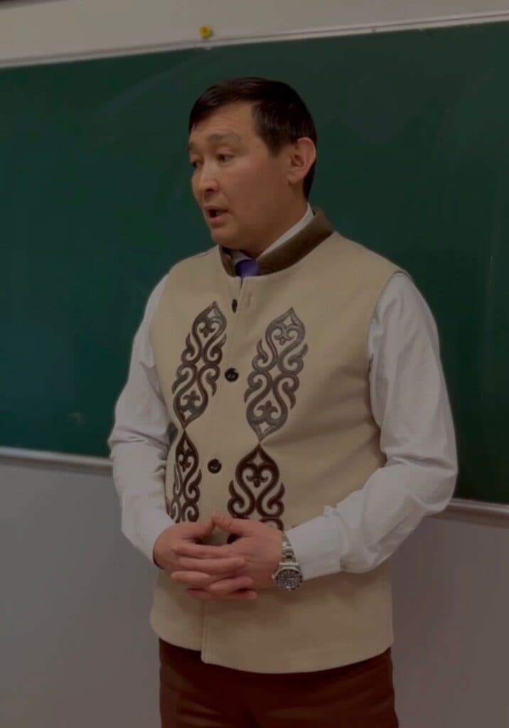 Esil University амбассадорлары астана мектептерінде кәсіптік бағдар беру кездесулерін өткізді