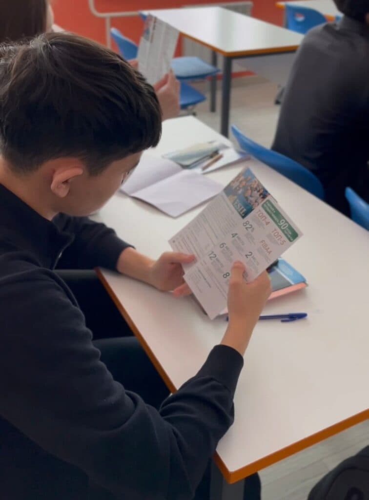 Esil University амбассадорлары астана мектептерінде кәсіптік бағдар беру кездесулерін өткізді
