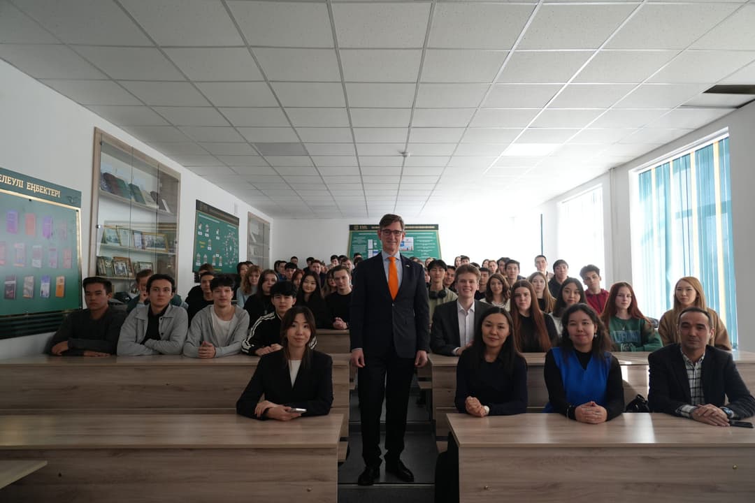 DUTCH AMBASSADOR NICO SCHERMERS VISITED ESIL UNIVERSITY