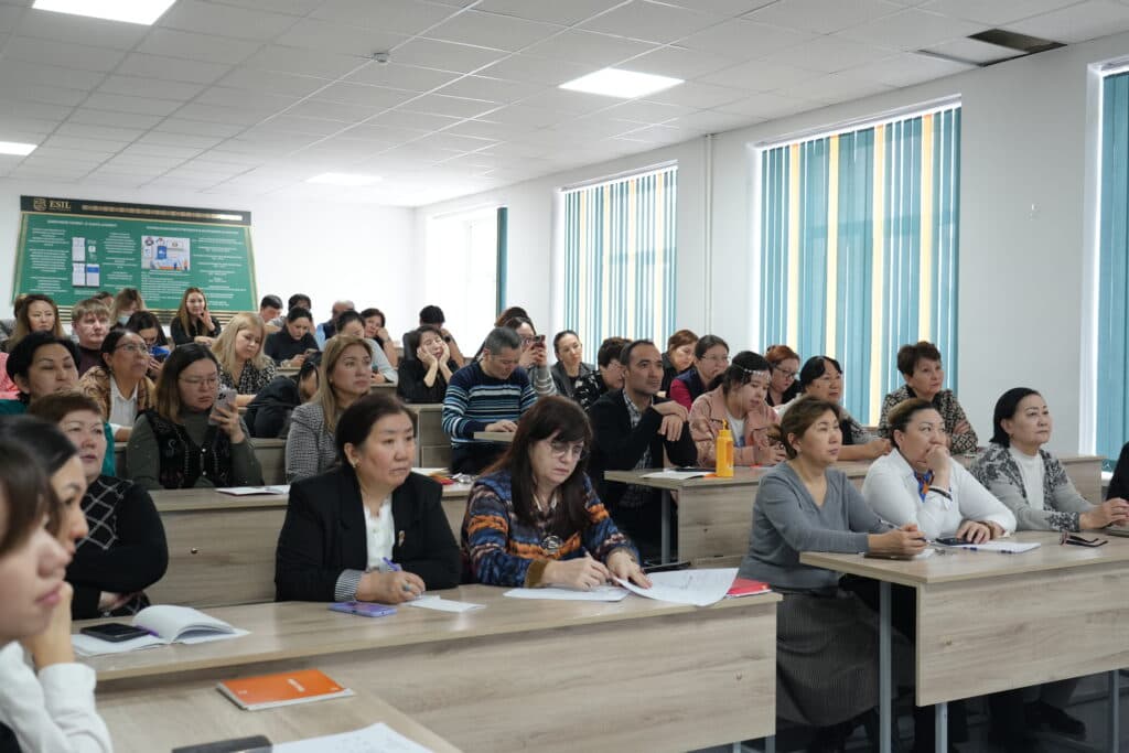 哈萨克斯坦 Erasmus 办公室代表访问 Esil University
