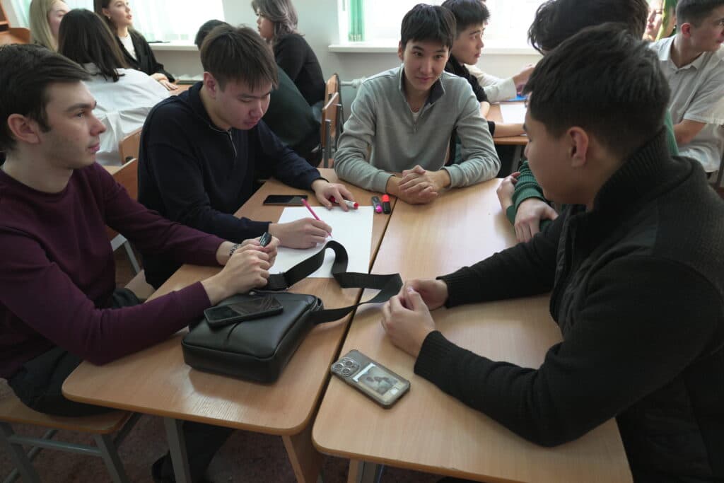 Esil University-де азаматтардың құқықтарын қорғау бойынша дөңгелек үстел өтті