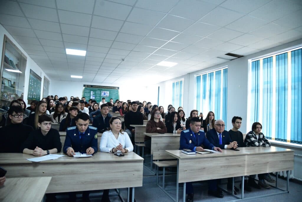 Esil University-де Қазақстандағы сот реформасы туралы қонақ дәріс өтті