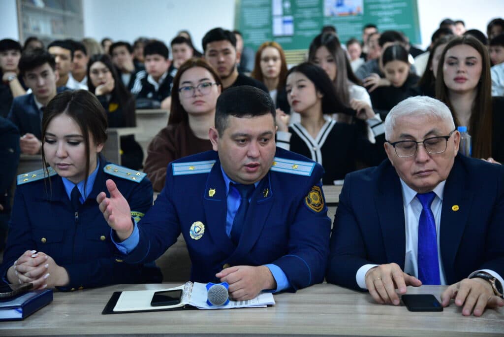 Esil University-де Қазақстандағы сот реформасы туралы қонақ дәріс өтті