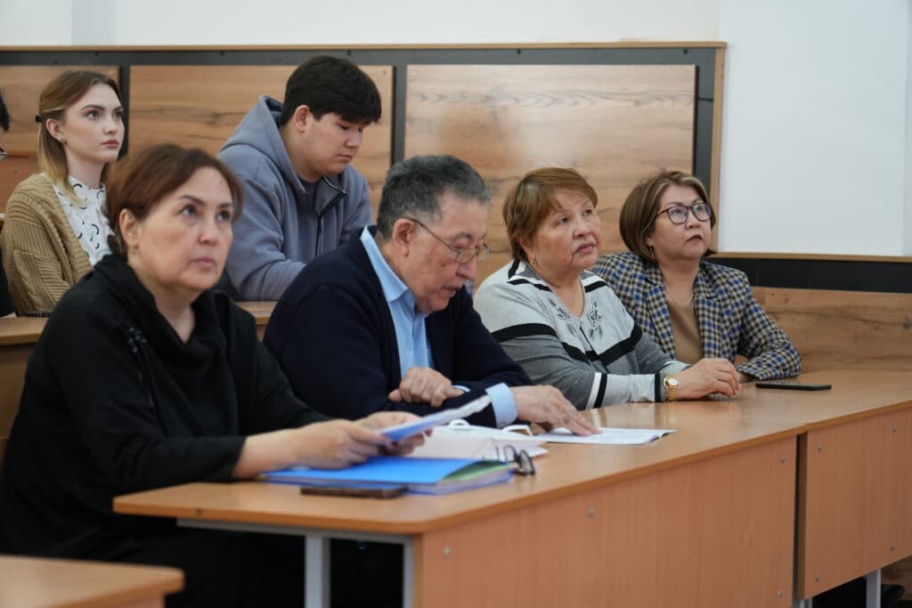 旅游分析：国家统计局专家在 Esil University 发言