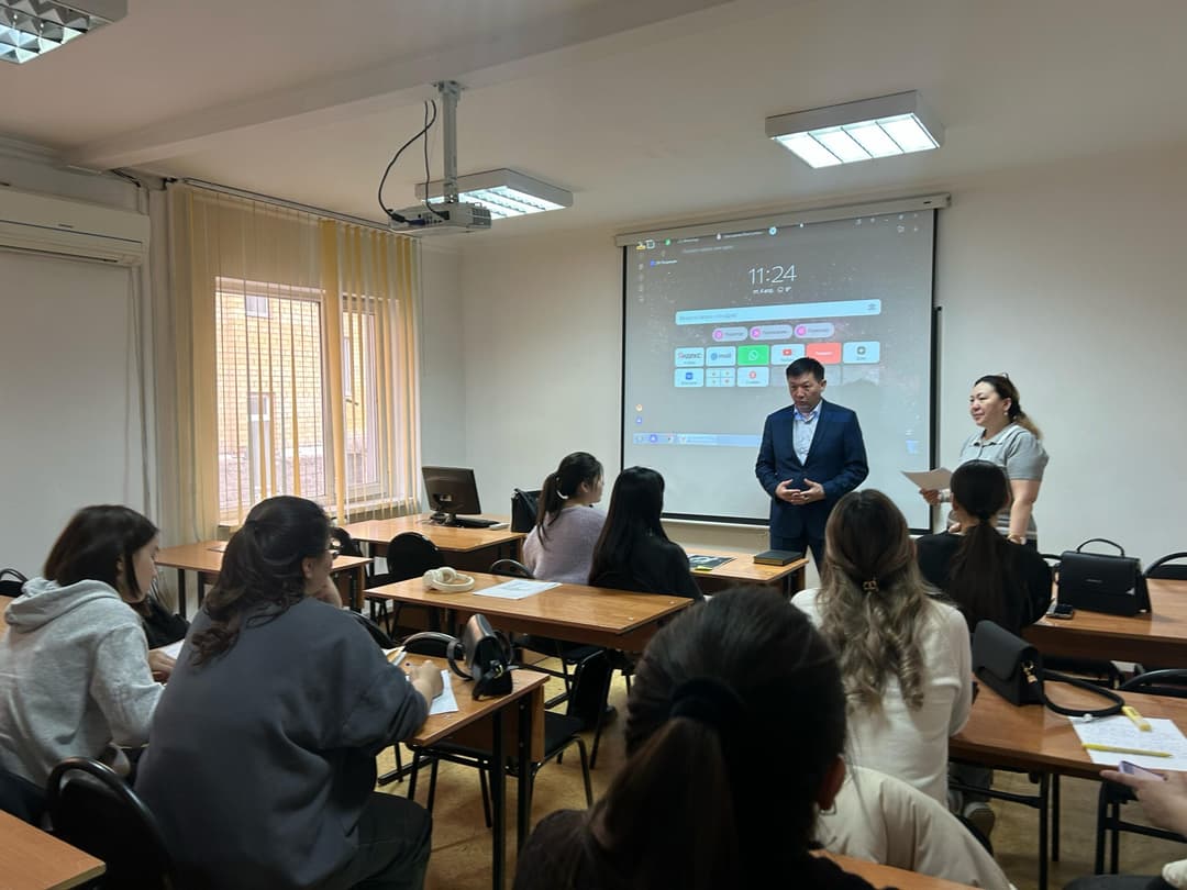 向学生介绍法学领域的学术交流机会
