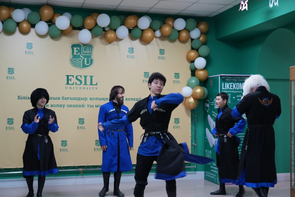 Esil University студенттері Қазақстан халқының Бірлігі күнін мерекемен атап өтті