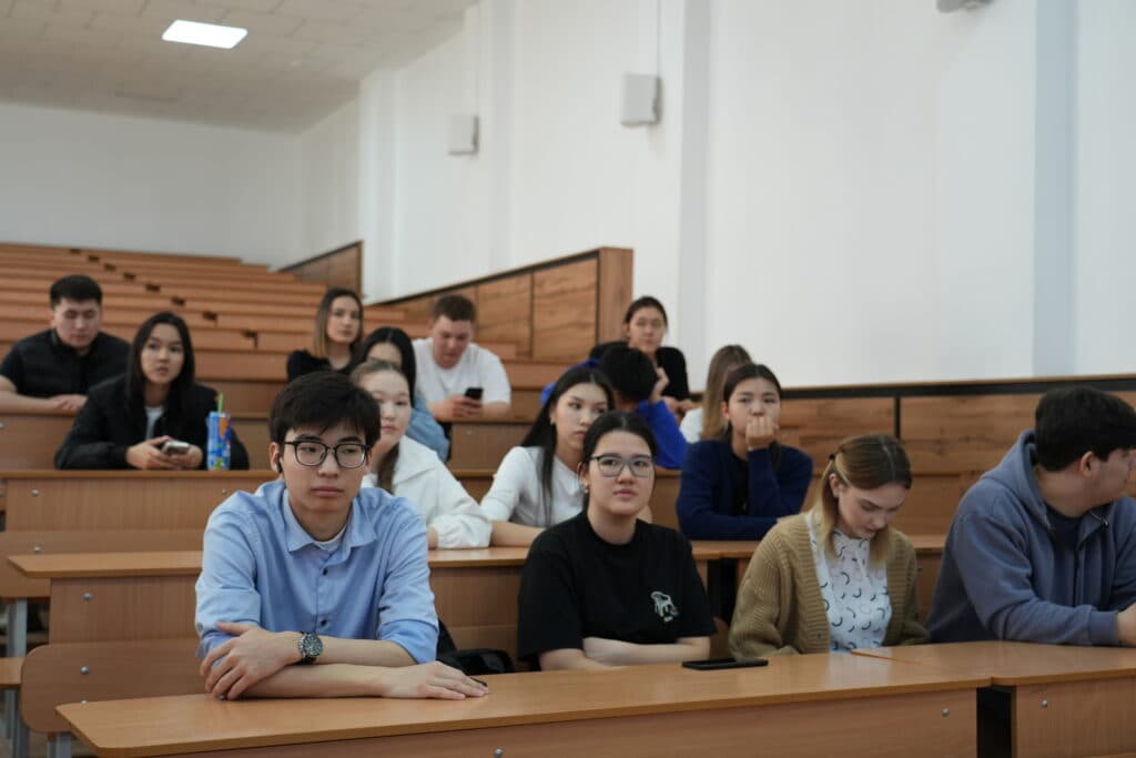 旅游分析：国家统计局专家在 Esil University 发言