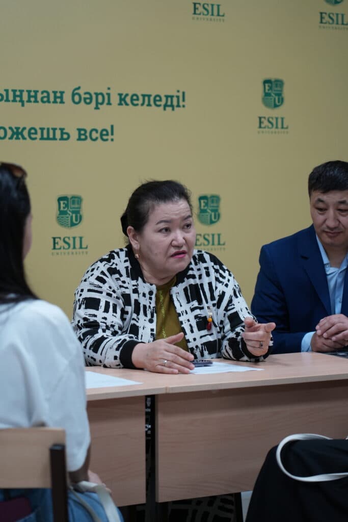 Esil University 举办年度招聘会
