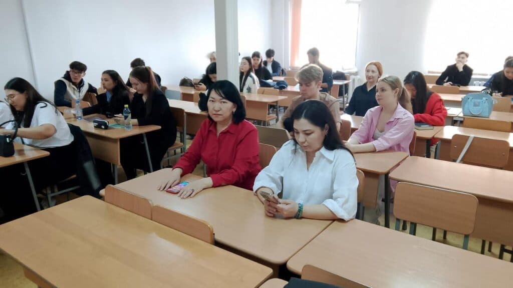 A Lecture on Getting a Job at a Large Company Was Held