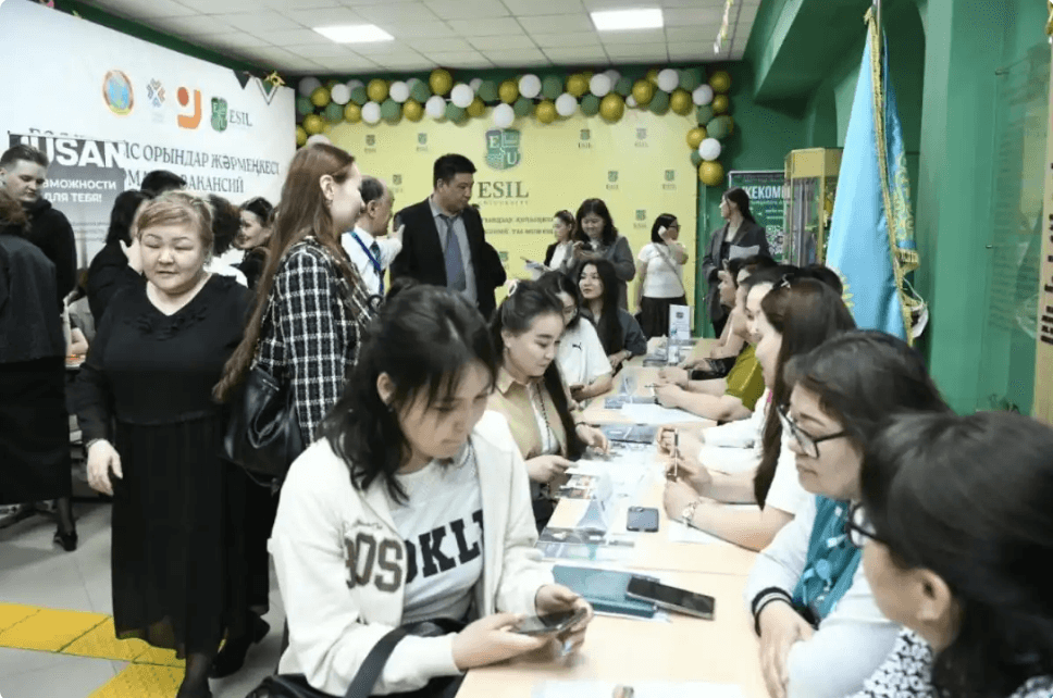 Esil University 举办年度招聘会