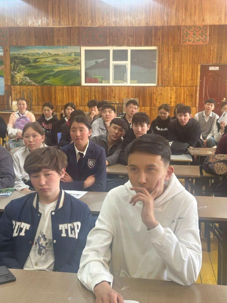 EsU Моңғолияның Баян-Өлгий аймағы мектептерінде кәсіптік бағдар беру кездесулерін өткізді