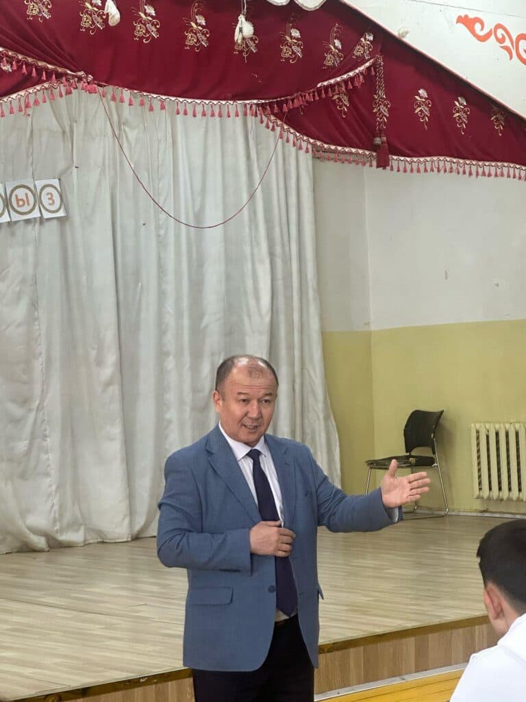 EsU Моңғолияның Баян-Өлгий аймағы мектептерінде кәсіптік бағдар беру кездесулерін өткізді