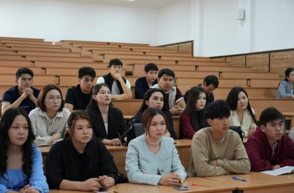 Esil University Students Tested Their Knowledge of Kazakhstan’s Constitution