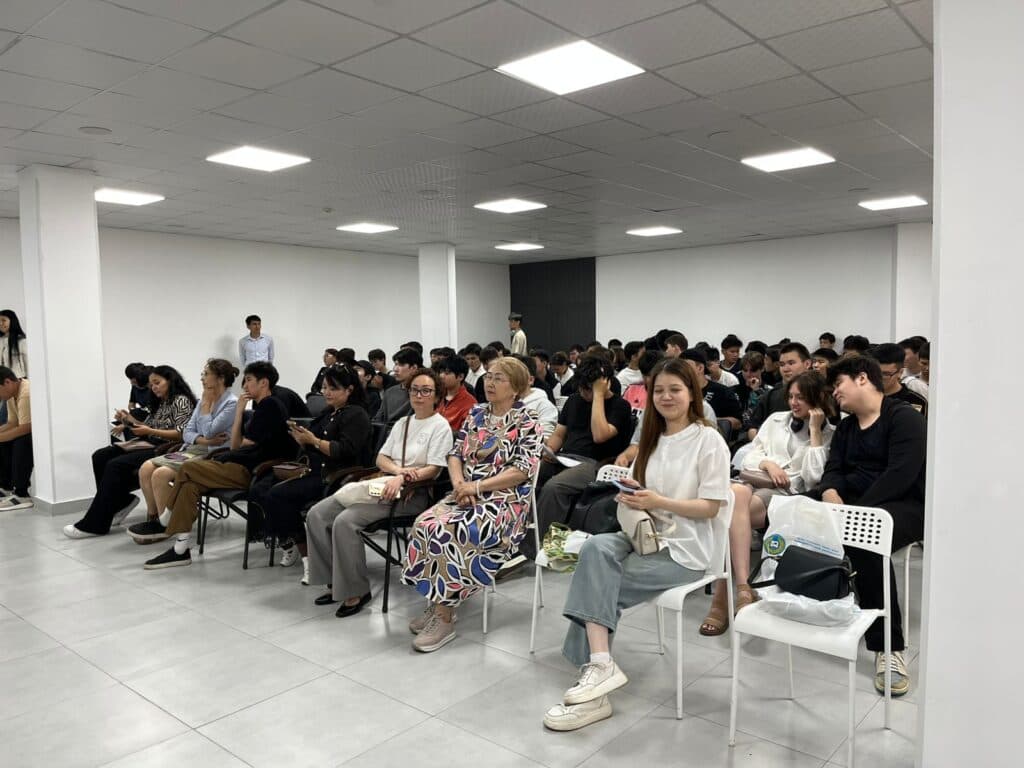 Esil University провел профориентационную встречу с выпускниками URBAN COLLEGE