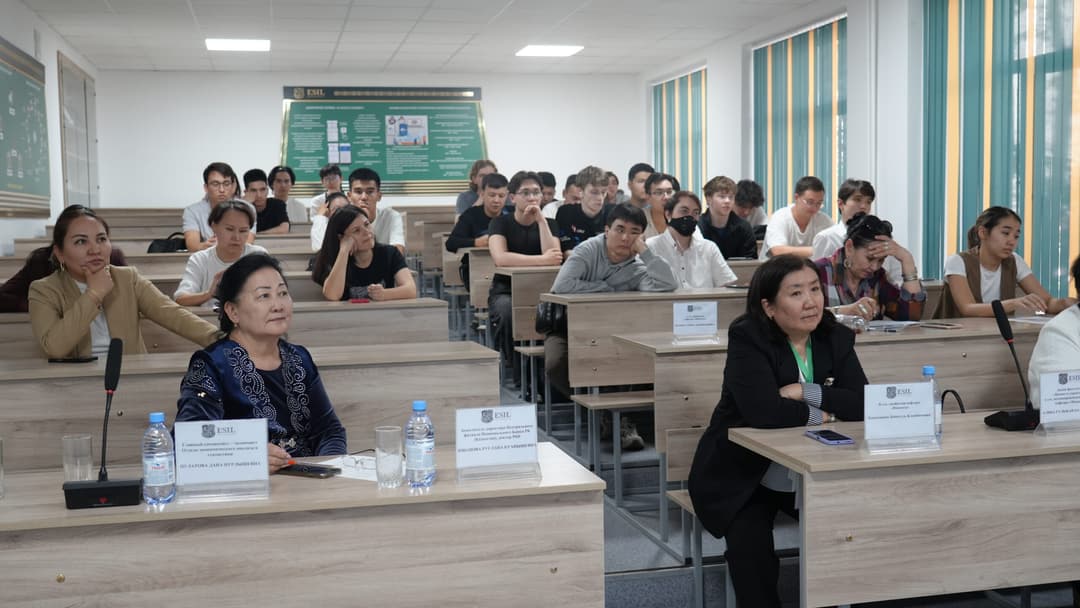 Esil University 各教研室探讨数字化前景