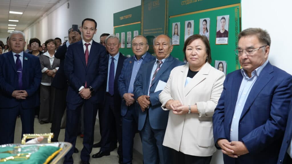 为纪念米尔扎卡普·杜拉托夫诞辰 140 周年,Esil University 启用了多间教室