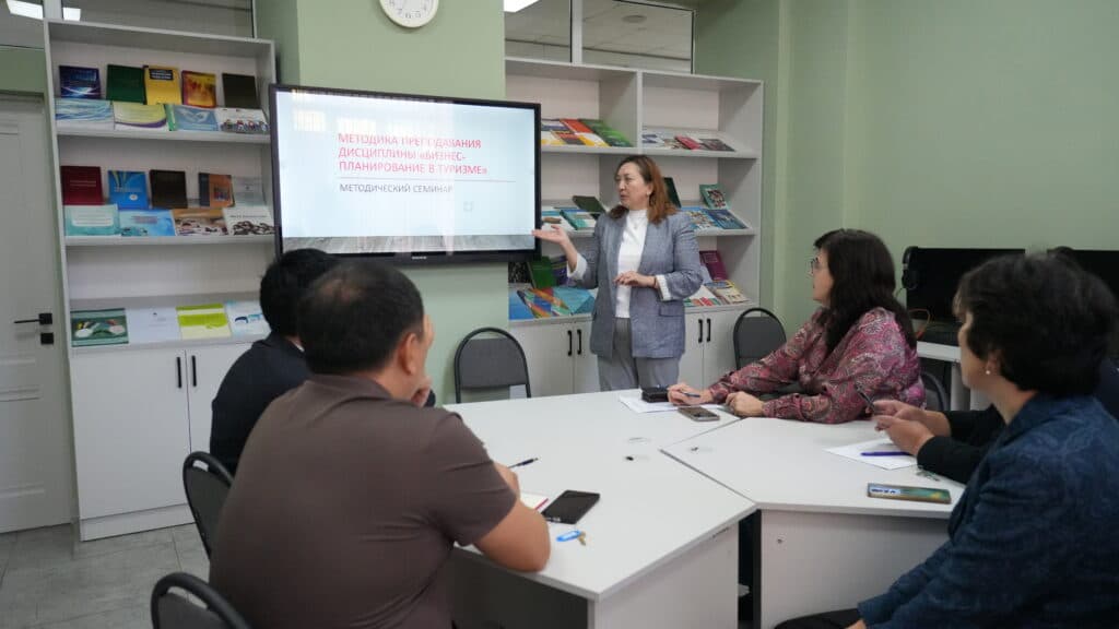 Esil University-де қолданбалы пәндерді оқытудың заманауи әдістері талқыланды