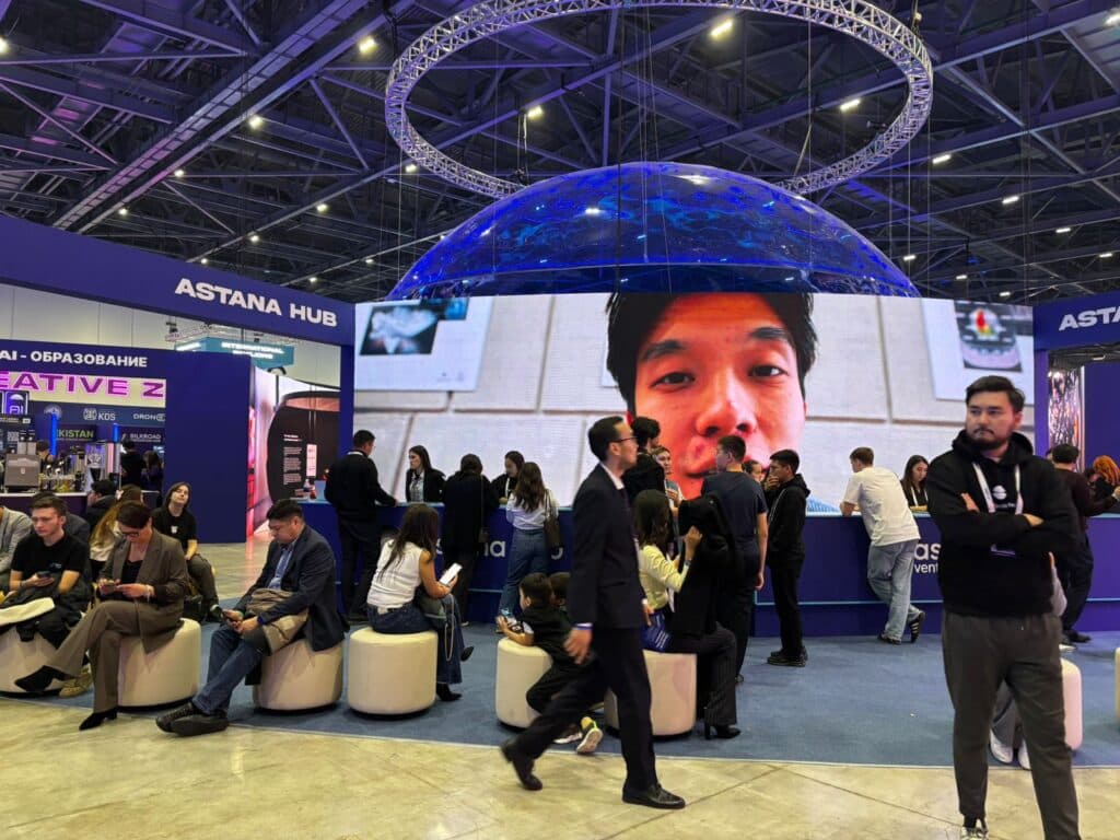 World Economy Students Visited the Digital Bridge 2025 Exhibition