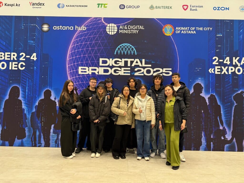 World Economy Students Visited the Digital Bridge 2025 Exhibition